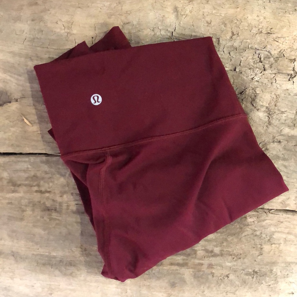 BNWOT - Lululemon Wunder Under size 6